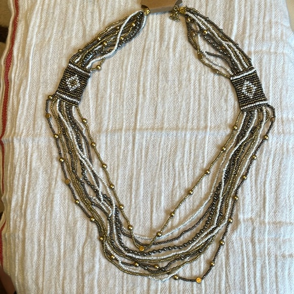 Beautifully beaded necklace - Picture 1 of 3